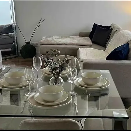 Modern Studio In Popular South Kensington Location